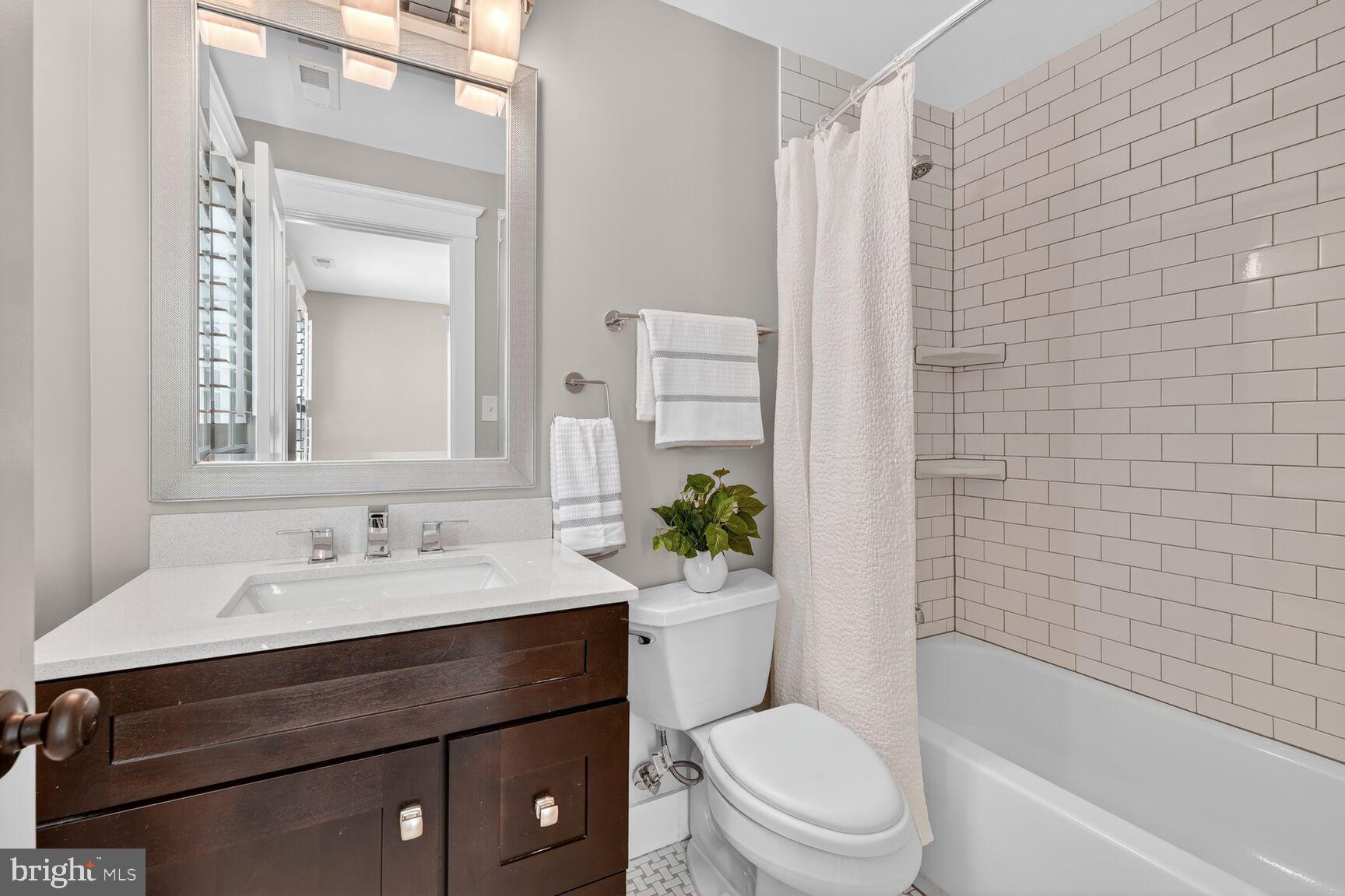 ROSEMONT PARK - Residential