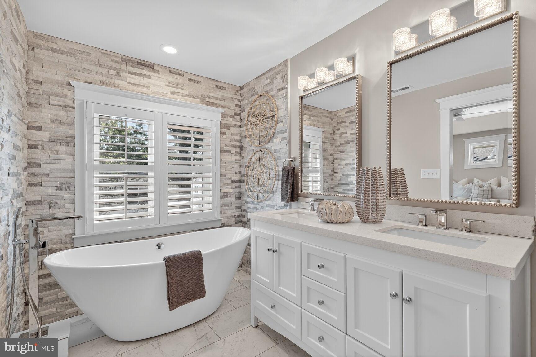 ROSEMONT PARK - Residential