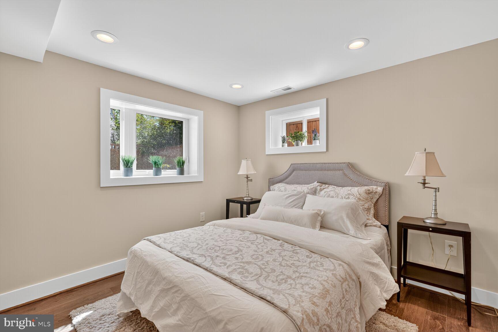 ROSEMONT PARK - Residential