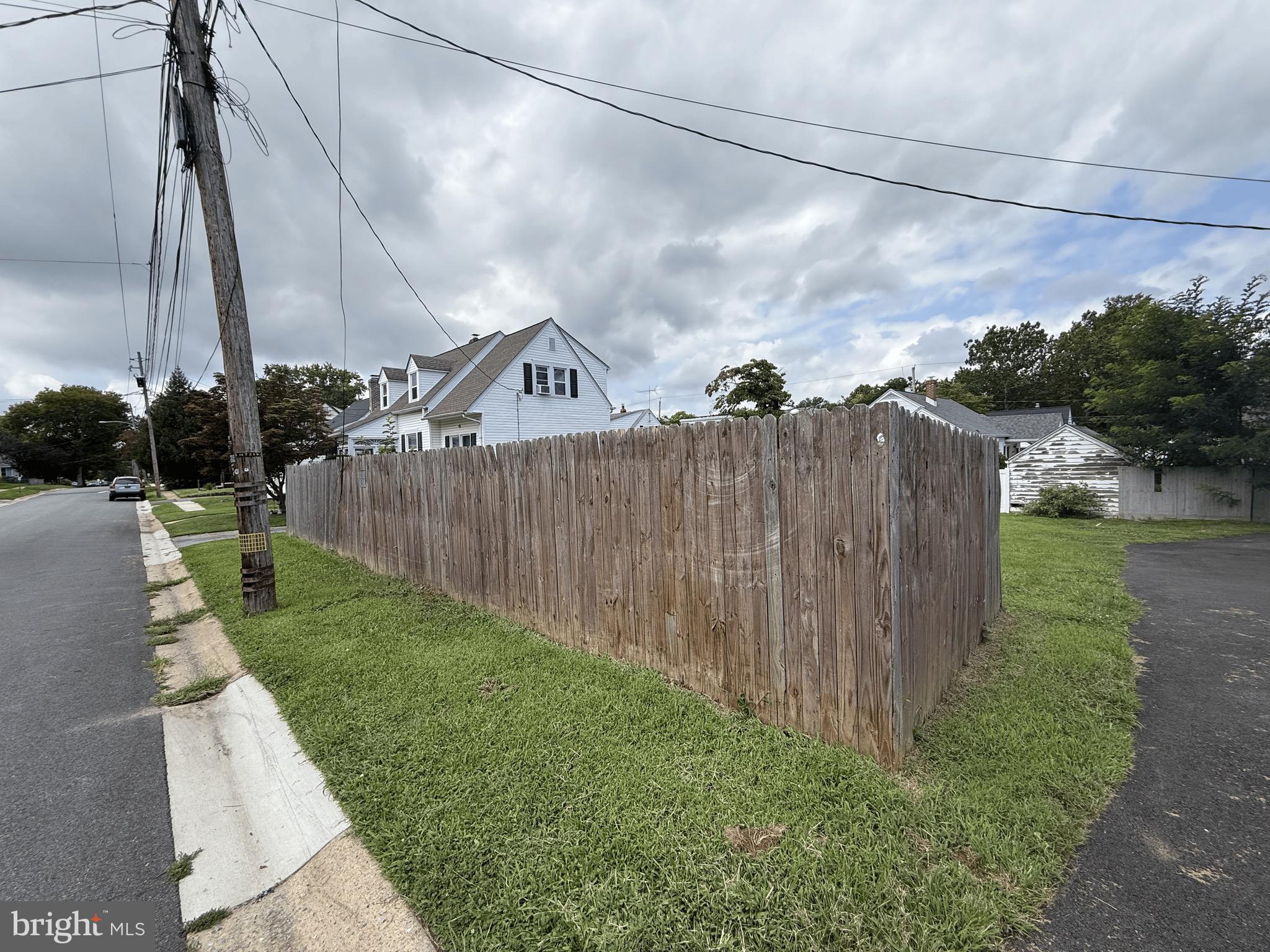 409 W SUMMIT AVENUE