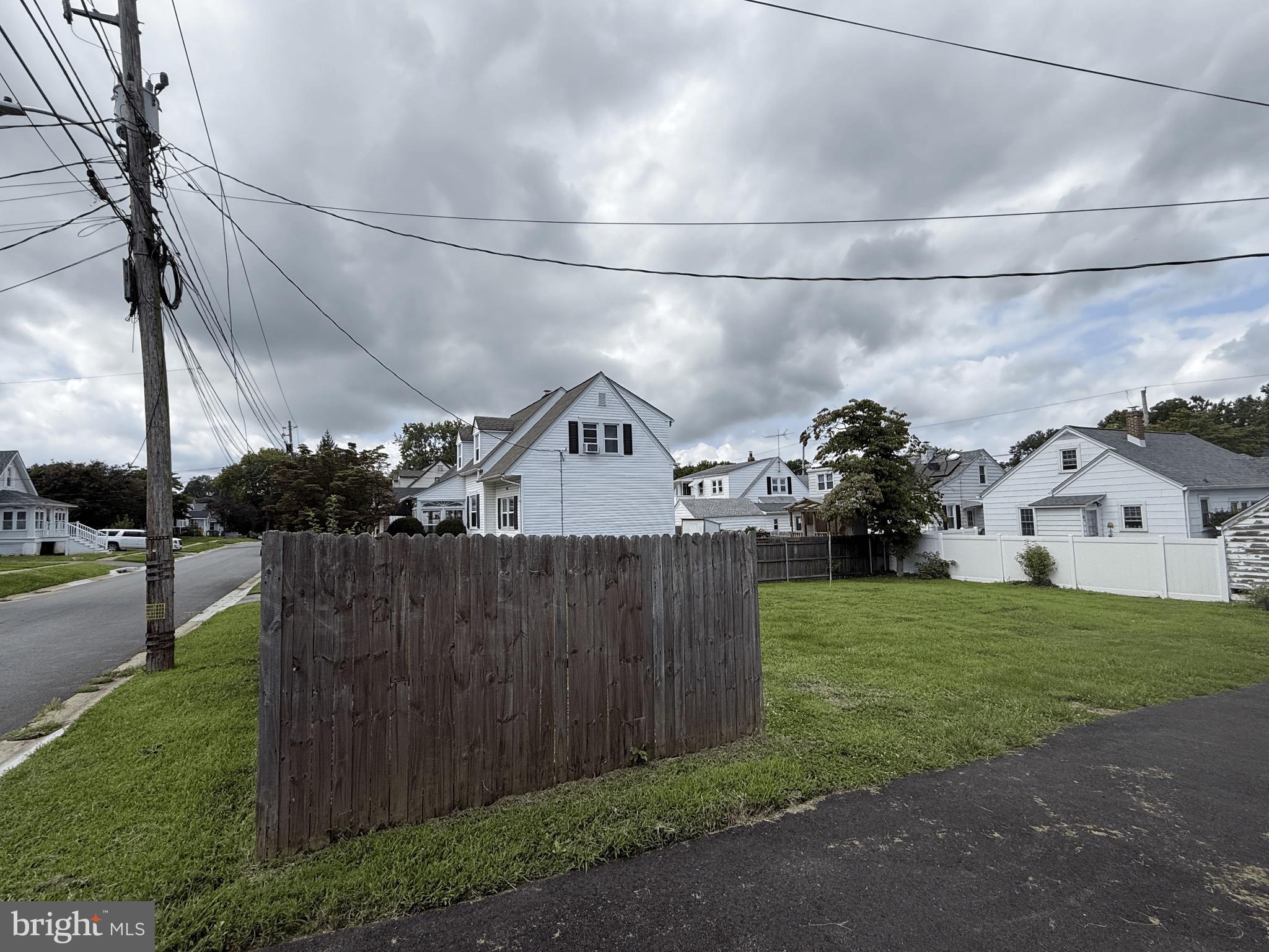 409 W SUMMIT AVENUE