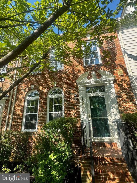 Townhouse For Sale - 12105 Pond Pine Drive<br/> Montgomery County, CLARKSBURG, MD 20871