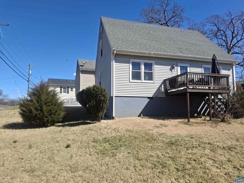 642 N DELPHINE AVE WAYNESBORO VA 22980