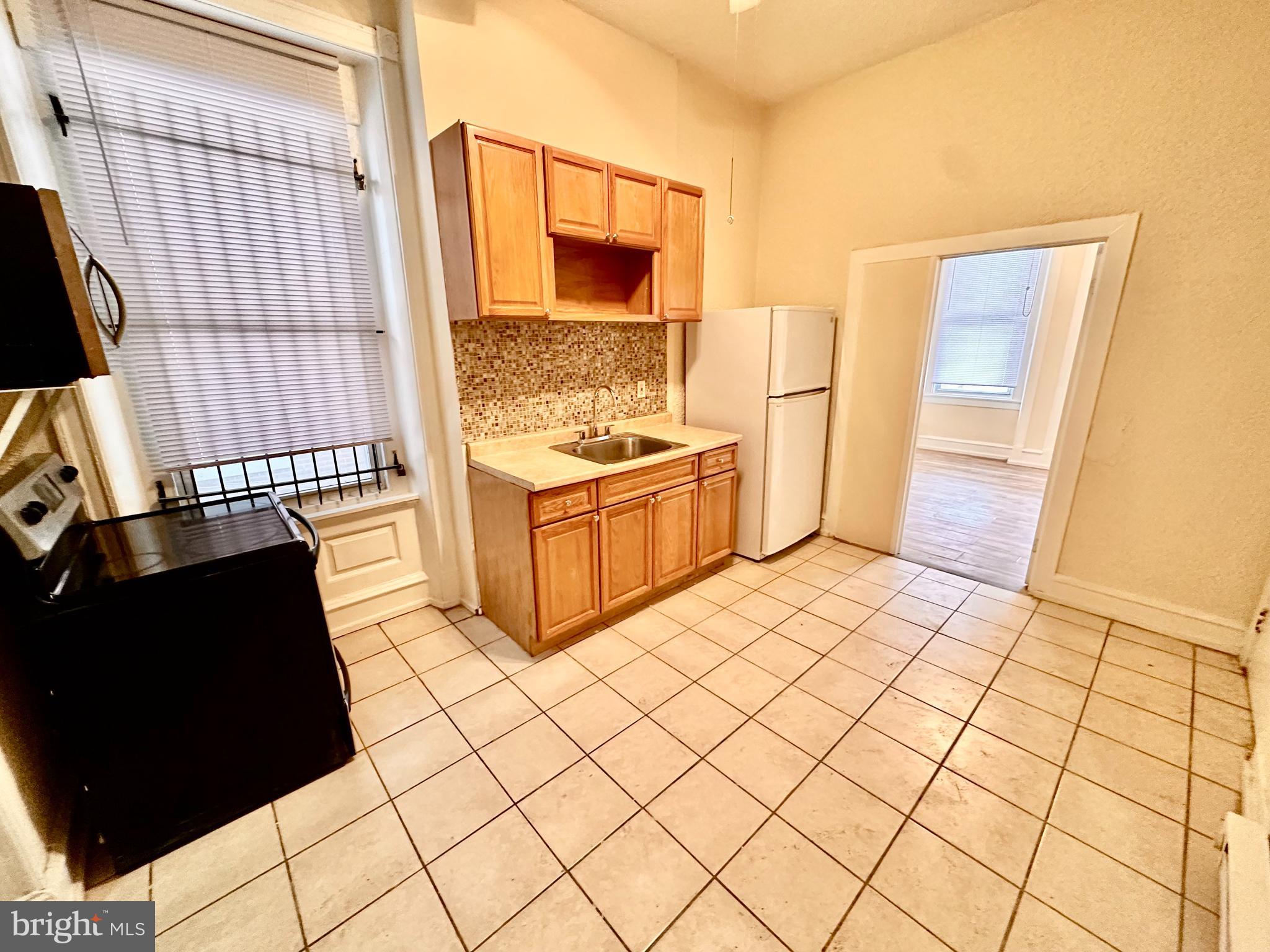 1713 W TIOGA STREET 1F