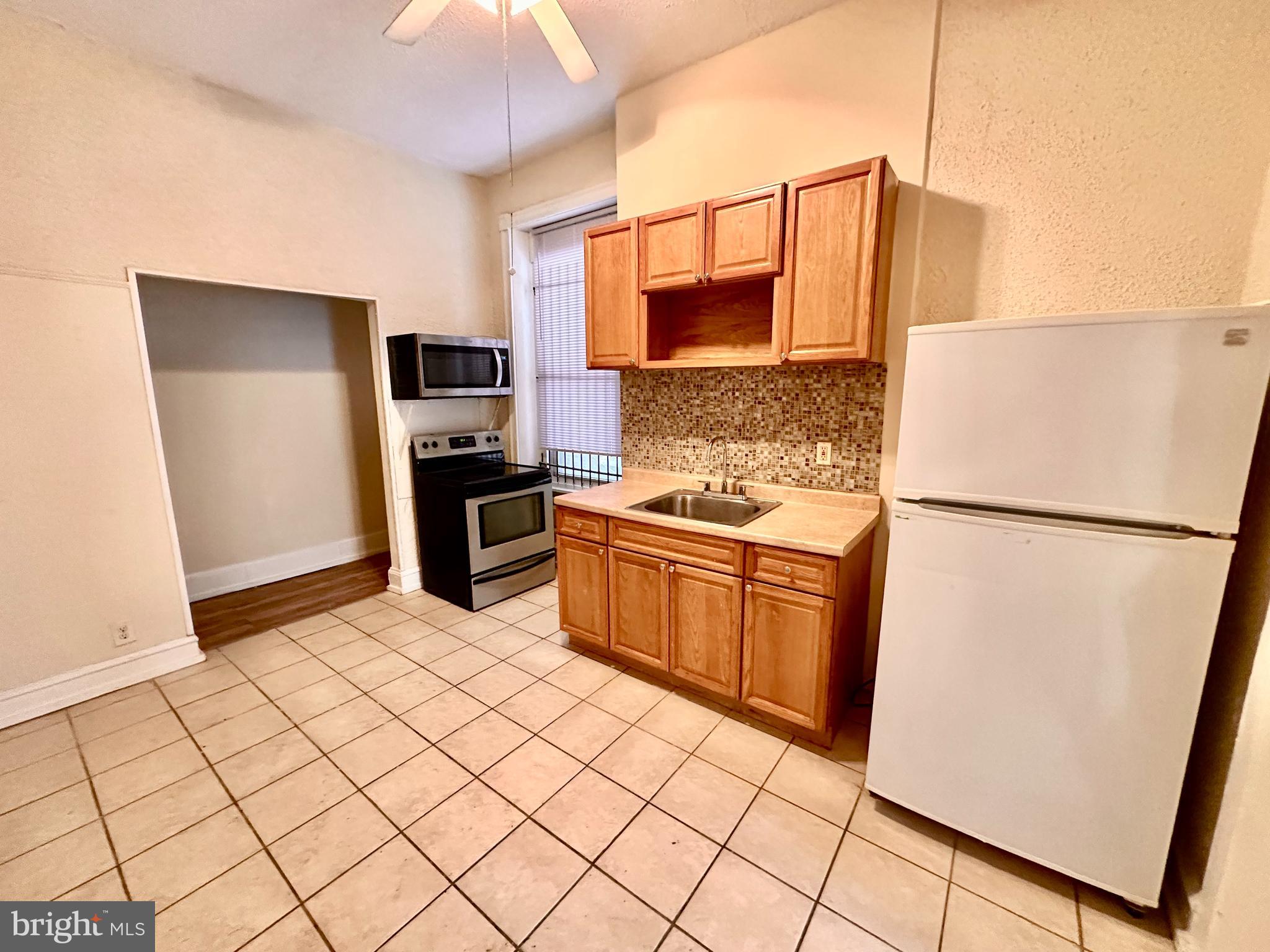 1713 W TIOGA STREET 1F