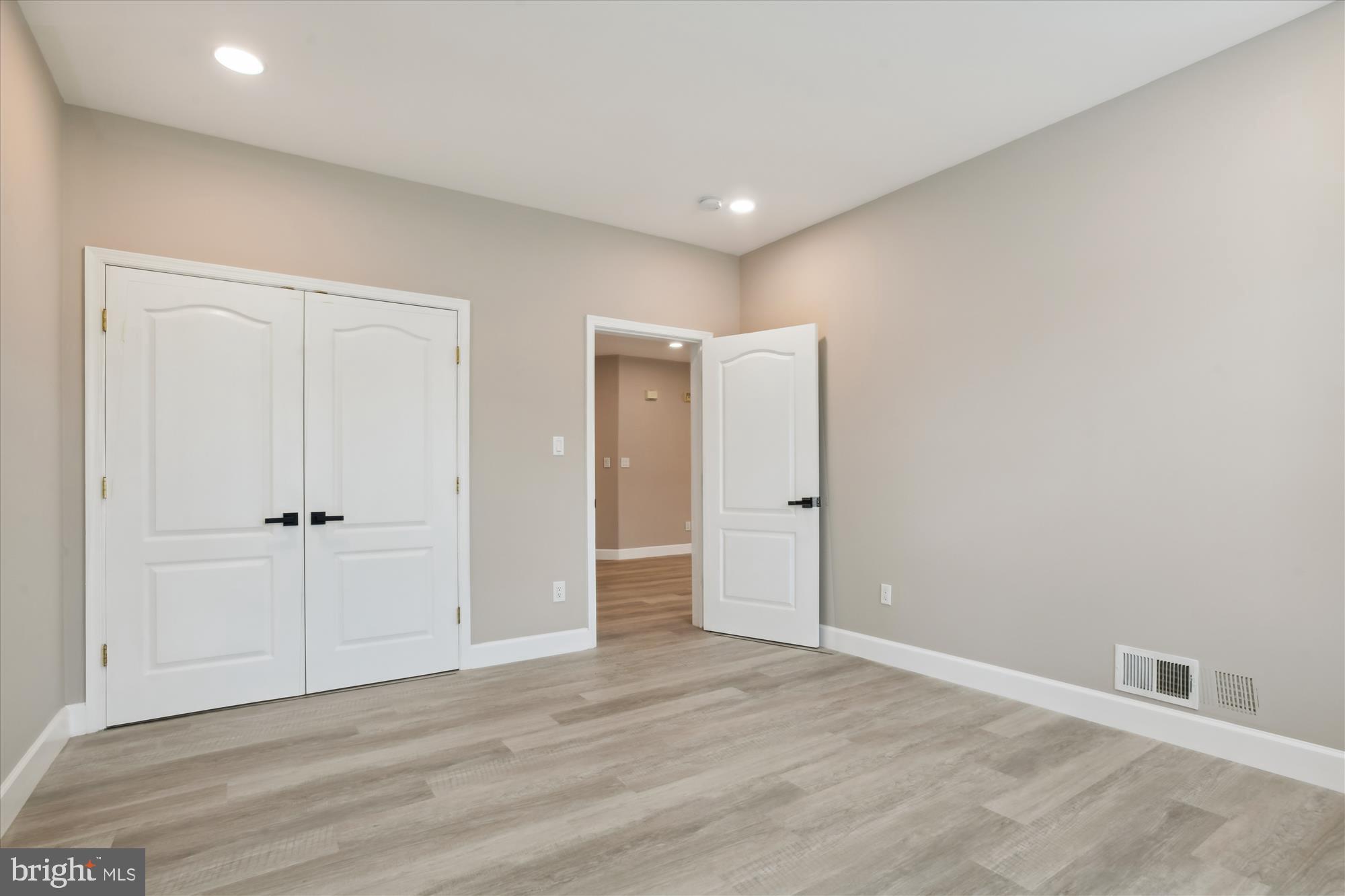 RIVER HILL - Residential Lease