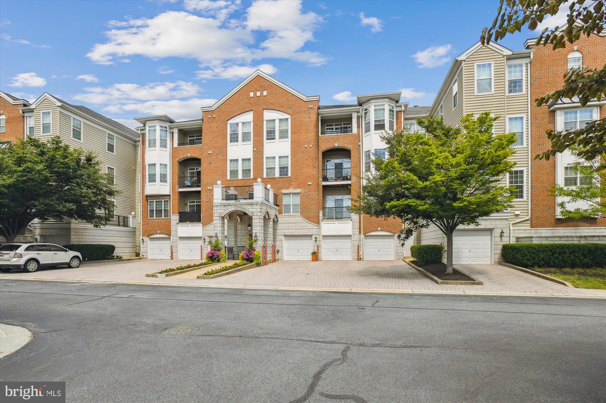 RIVER HILL - Residential Lease