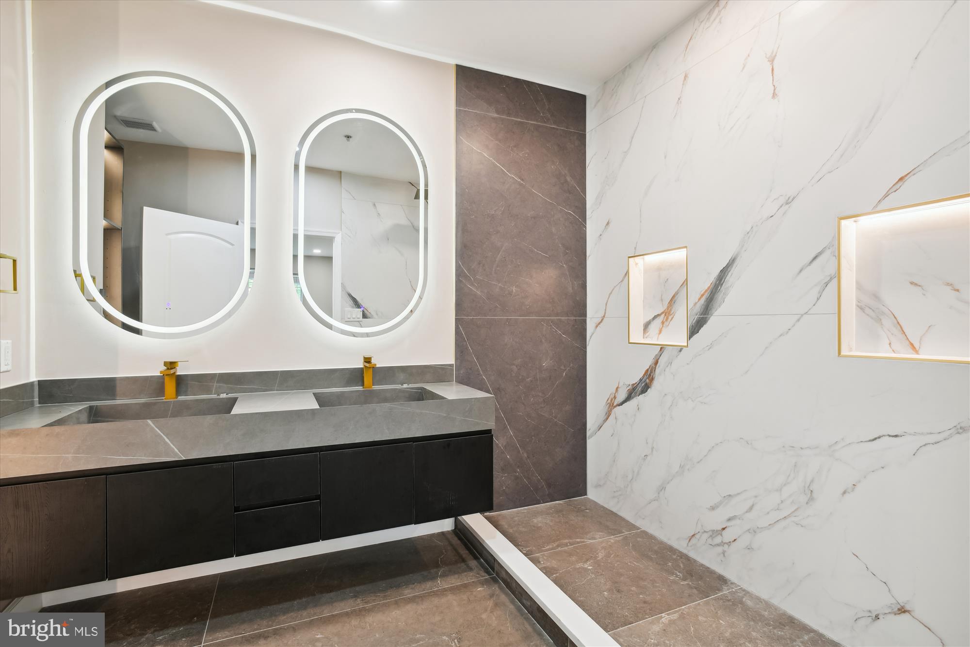 RIVER HILL - Residential Lease