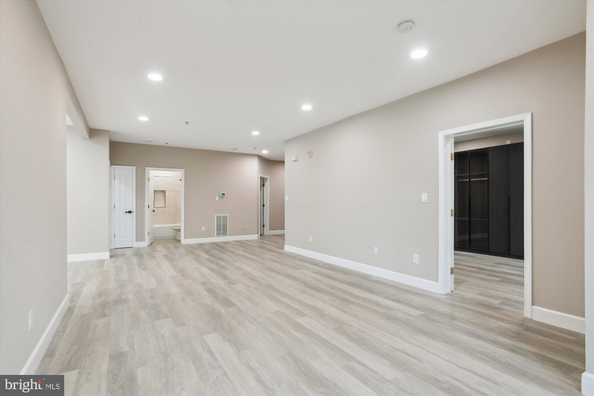 RIVER HILL - Residential Lease