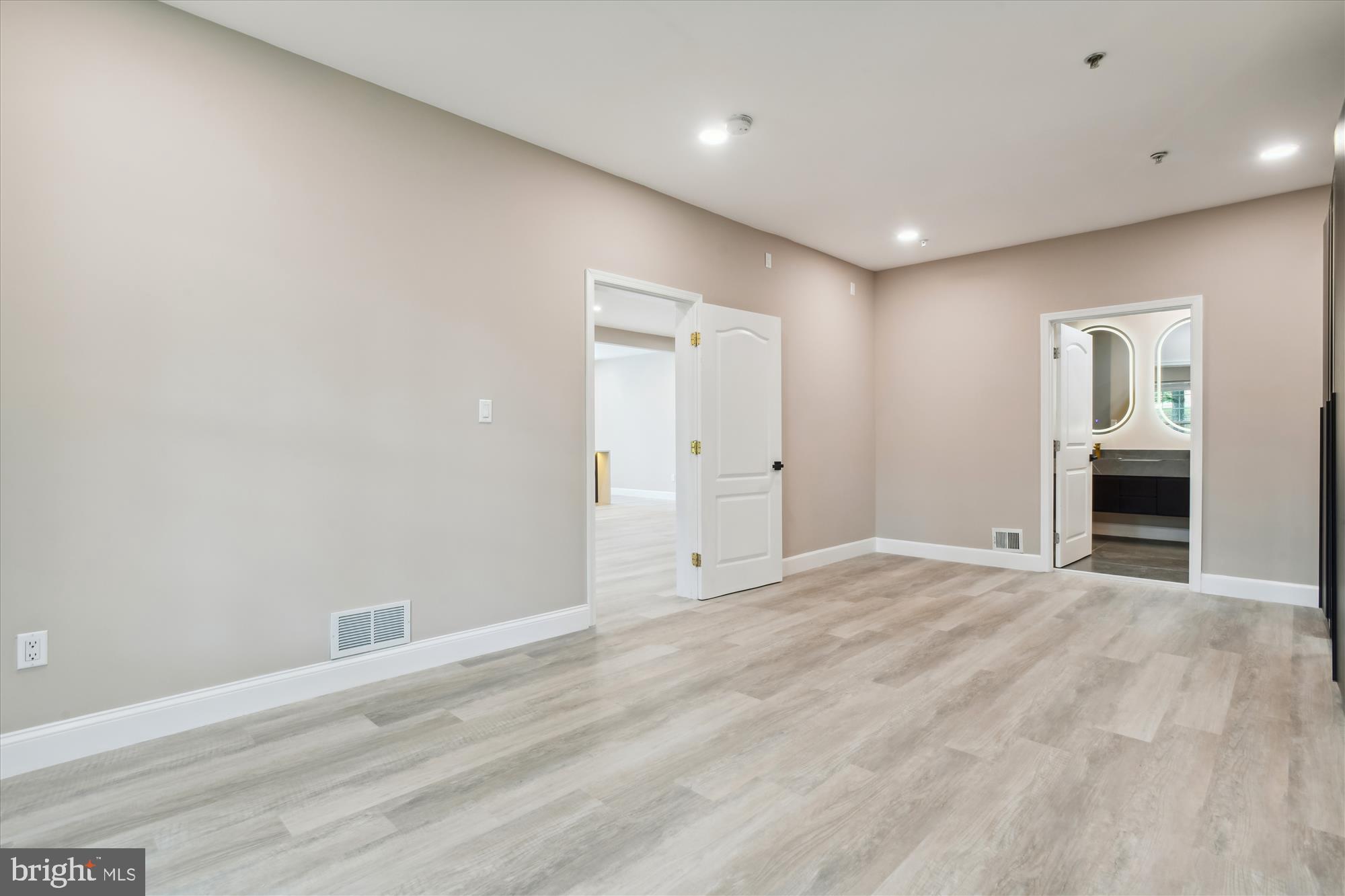 RIVER HILL - Residential Lease