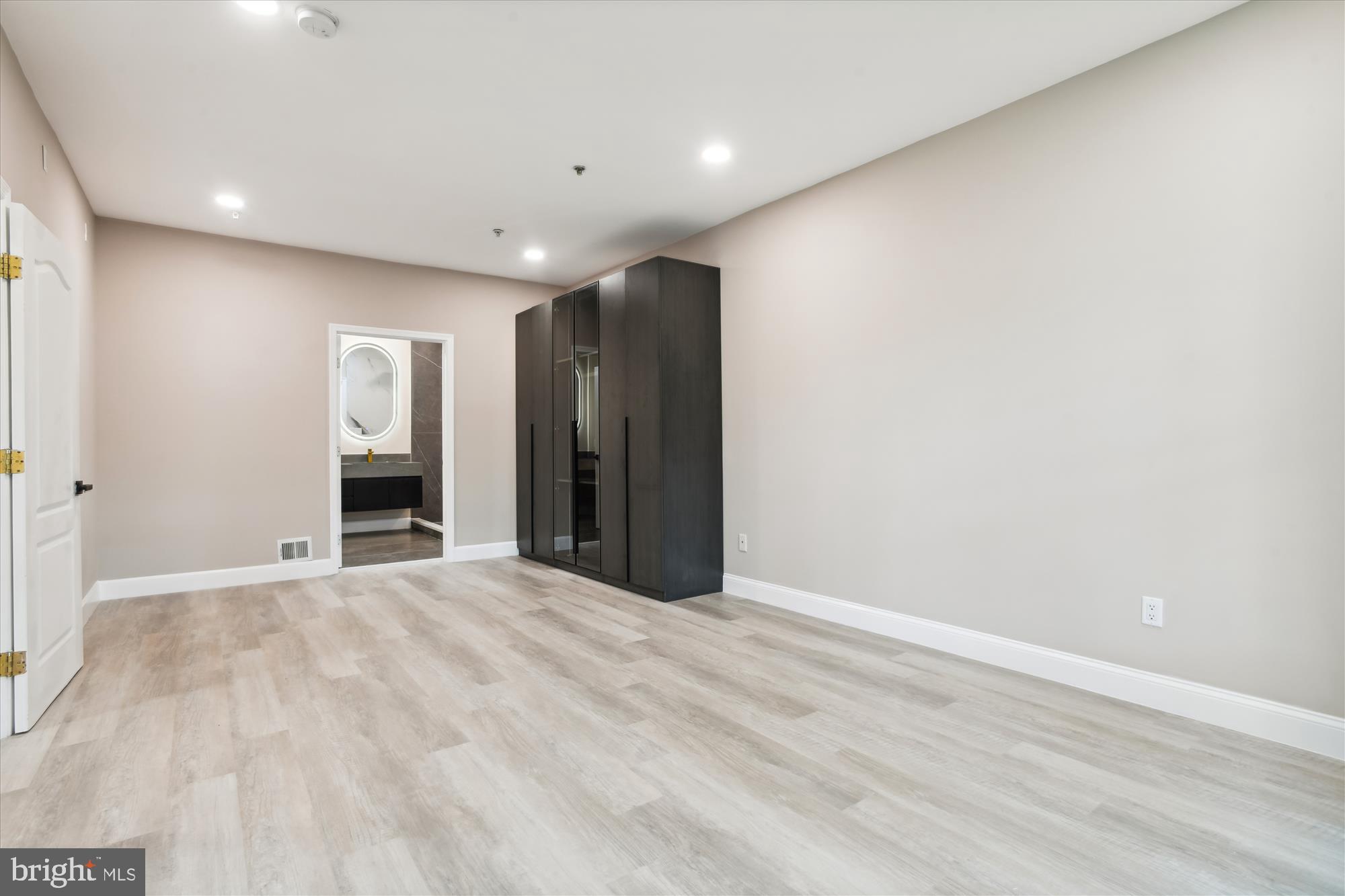 RIVER HILL - Residential Lease