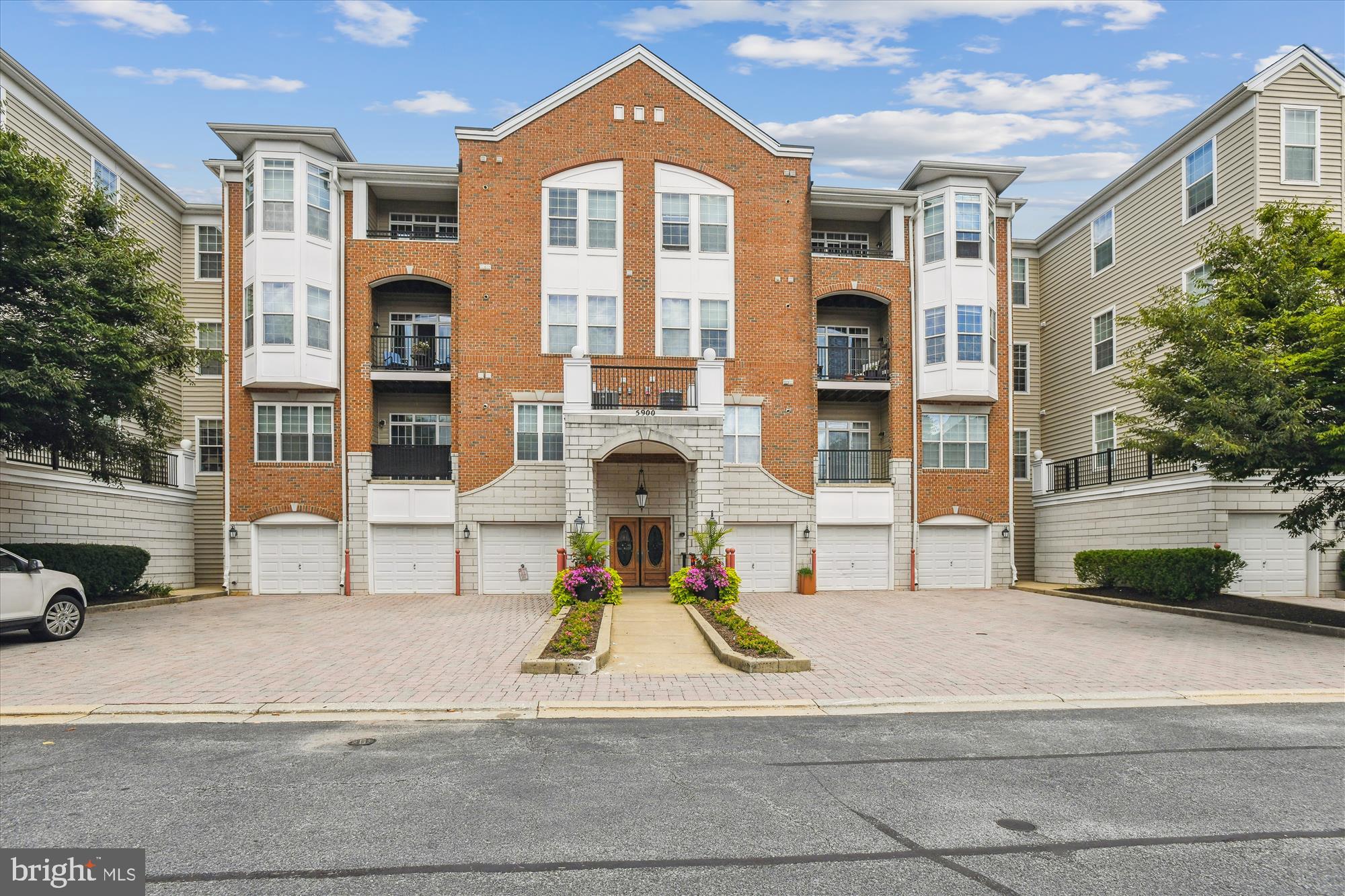 RIVER HILL - Residential Lease