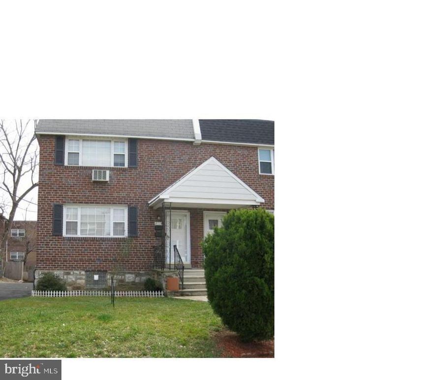 RENT: 1st floor duplex, liv rm, kitchen with extended dining area, hall bath, 2 bedrooms.  Small shared laundry area in the basement, 1 washer and 1 dryer.  Desirable  Fox Chase neighborhood.