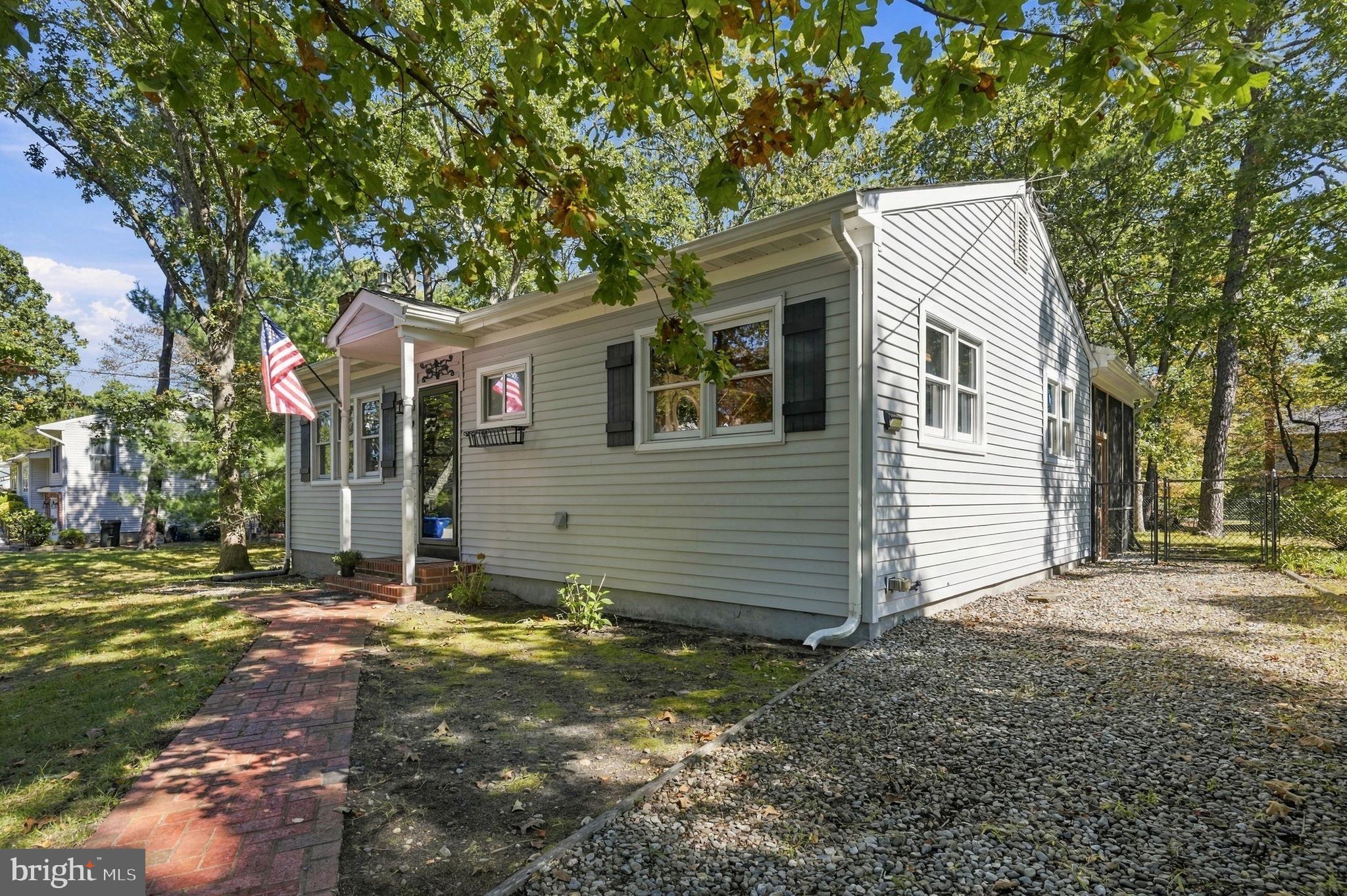 10 WOODLAND AVENUE