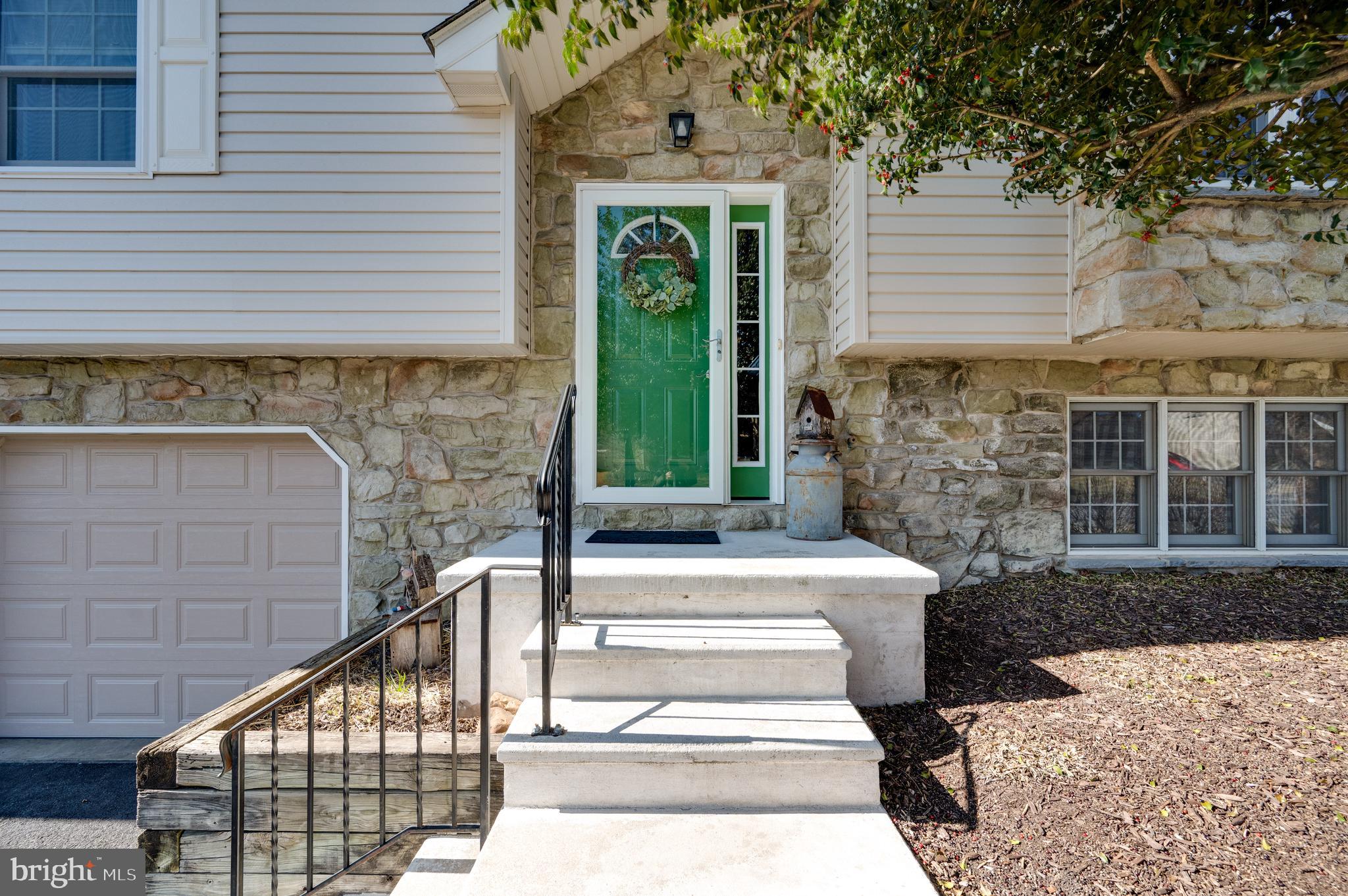 1133 ASHBOURNE DRIVE