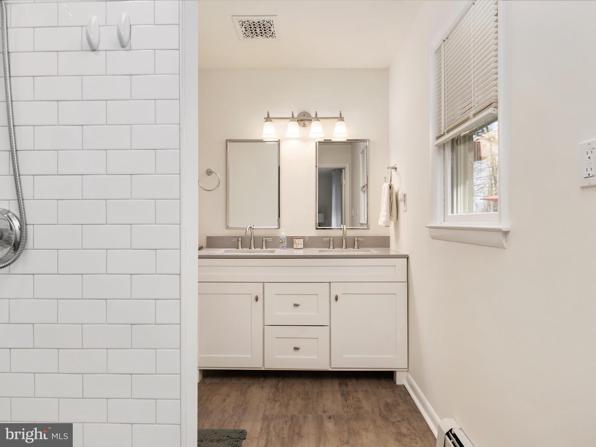 KENT ACRES - Residential