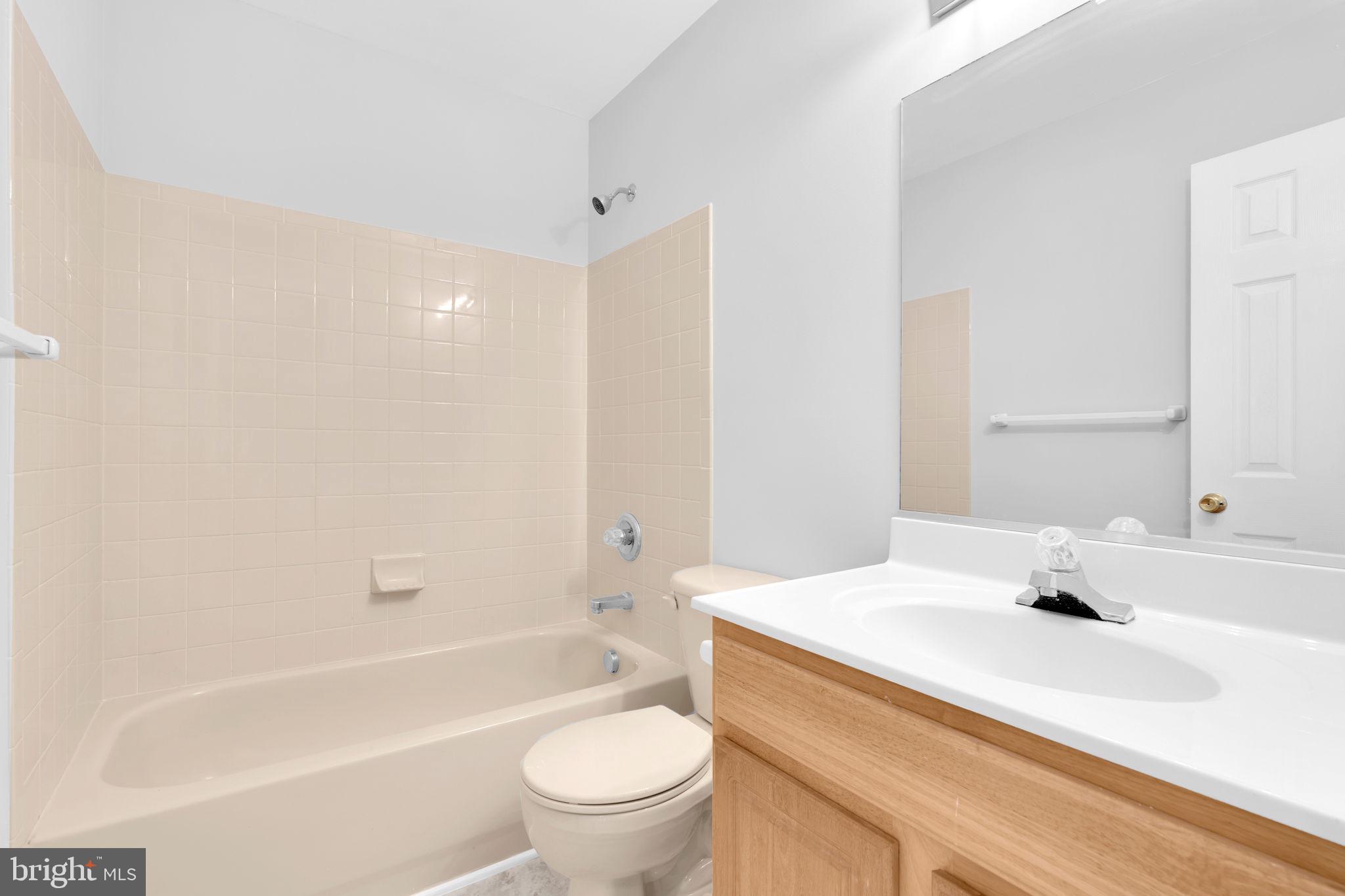 WESTBURY - Residential Lease