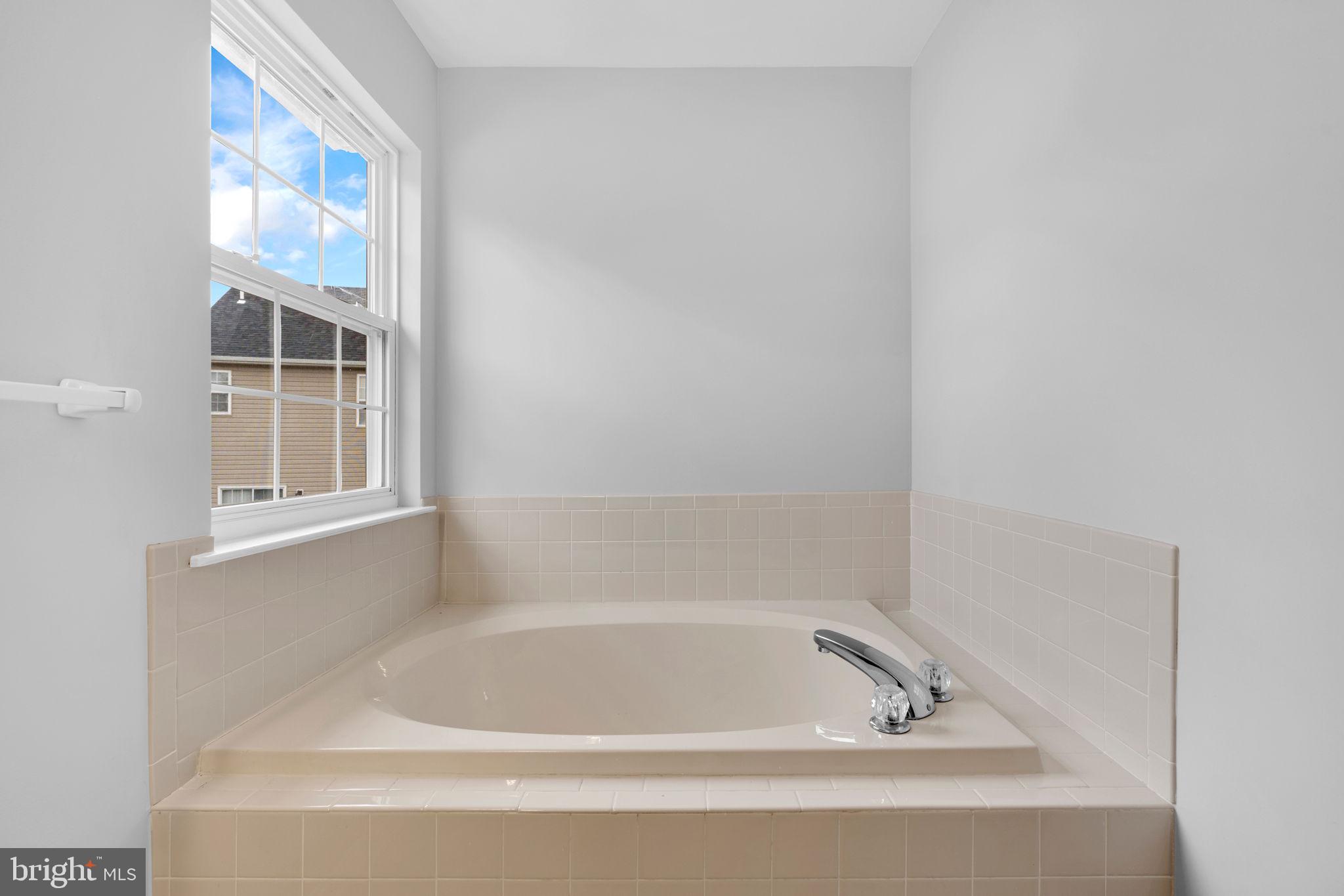 WESTBURY - Residential Lease