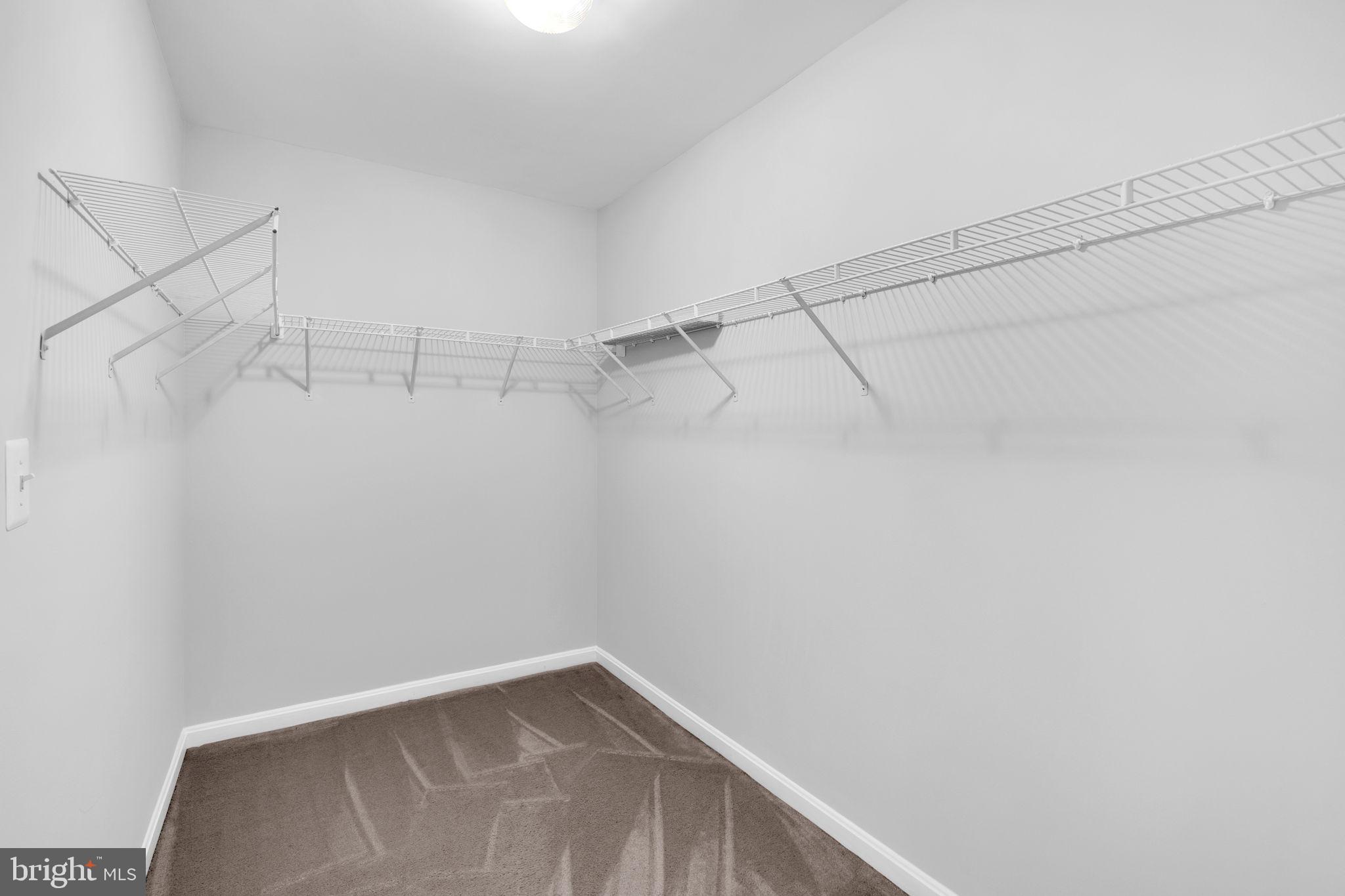 WESTBURY - Residential Lease