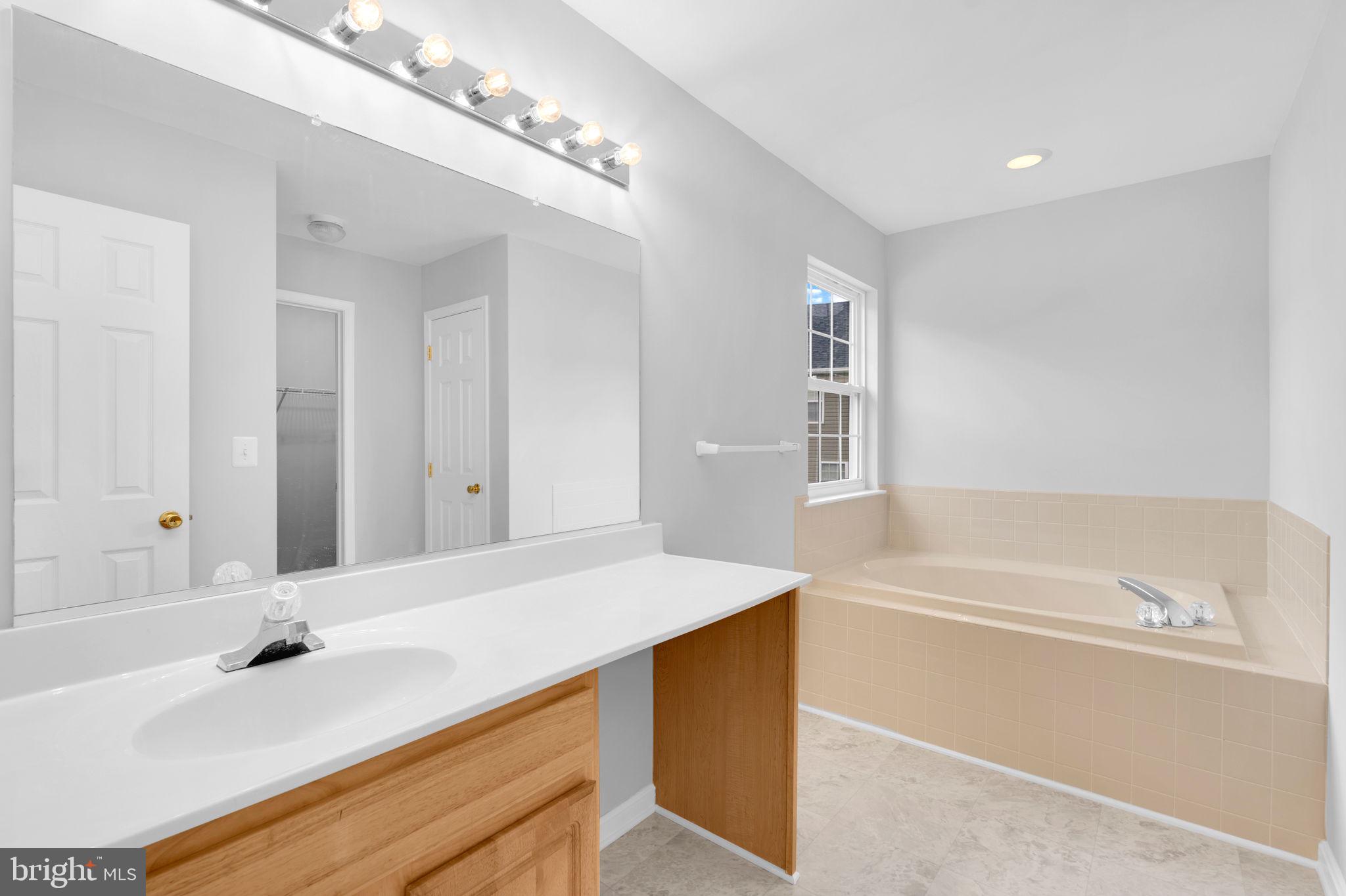 WESTBURY - Residential Lease