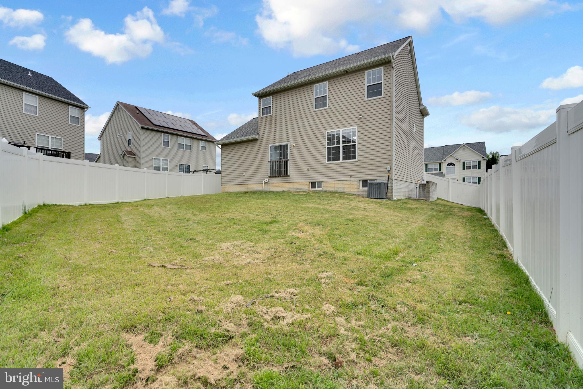 WESTBURY - Residential Lease