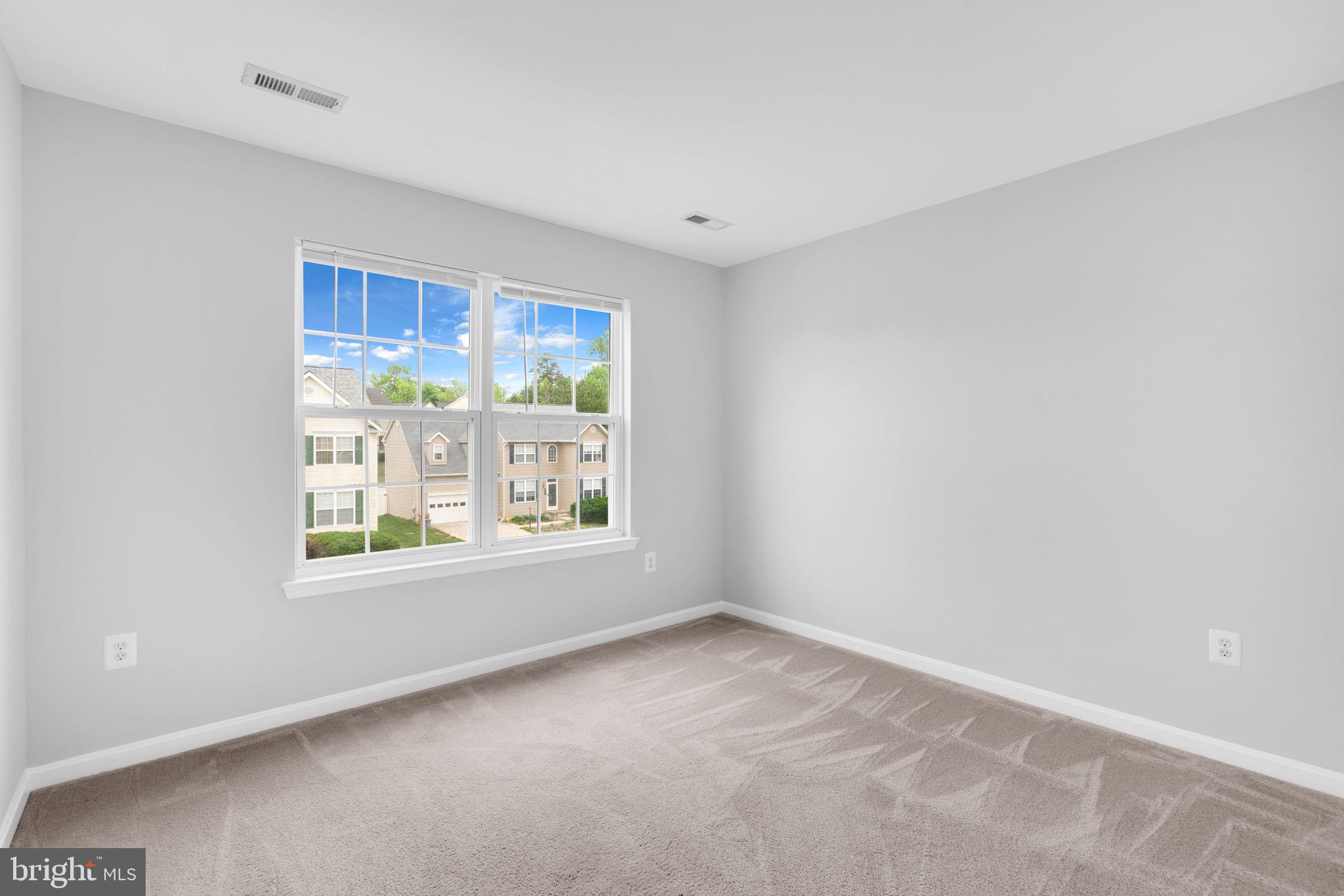 WESTBURY - Residential Lease