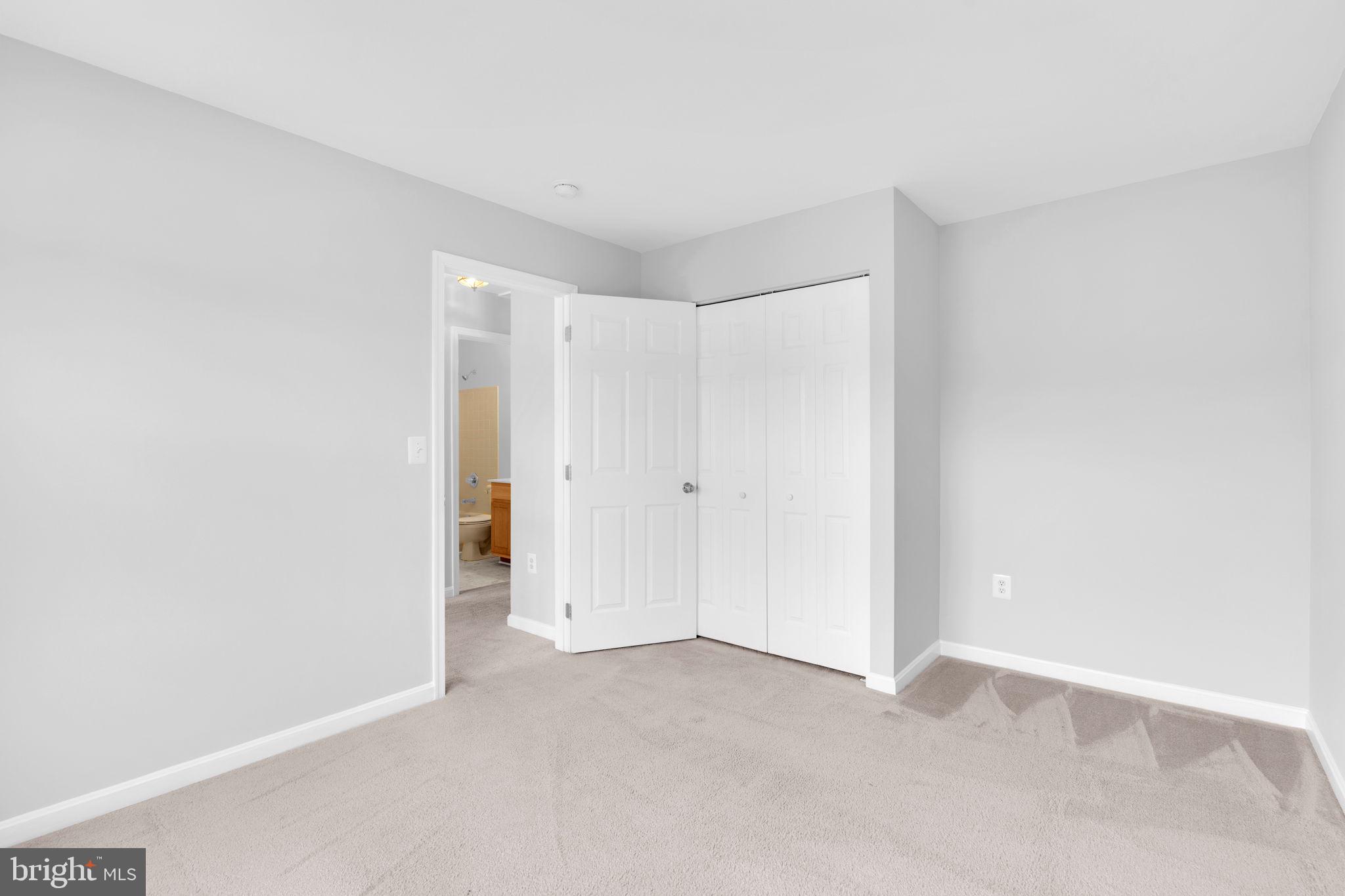 WESTBURY - Residential Lease