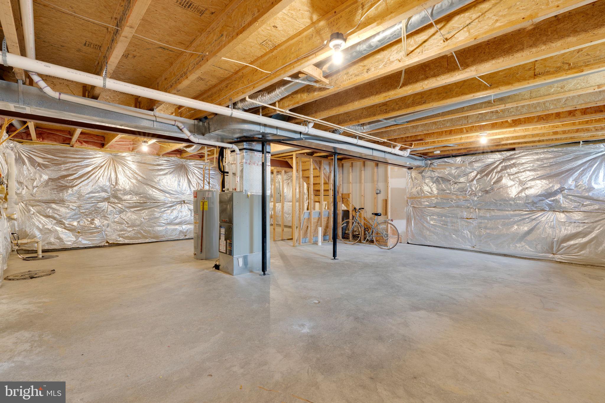 WESTBURY - Residential Lease