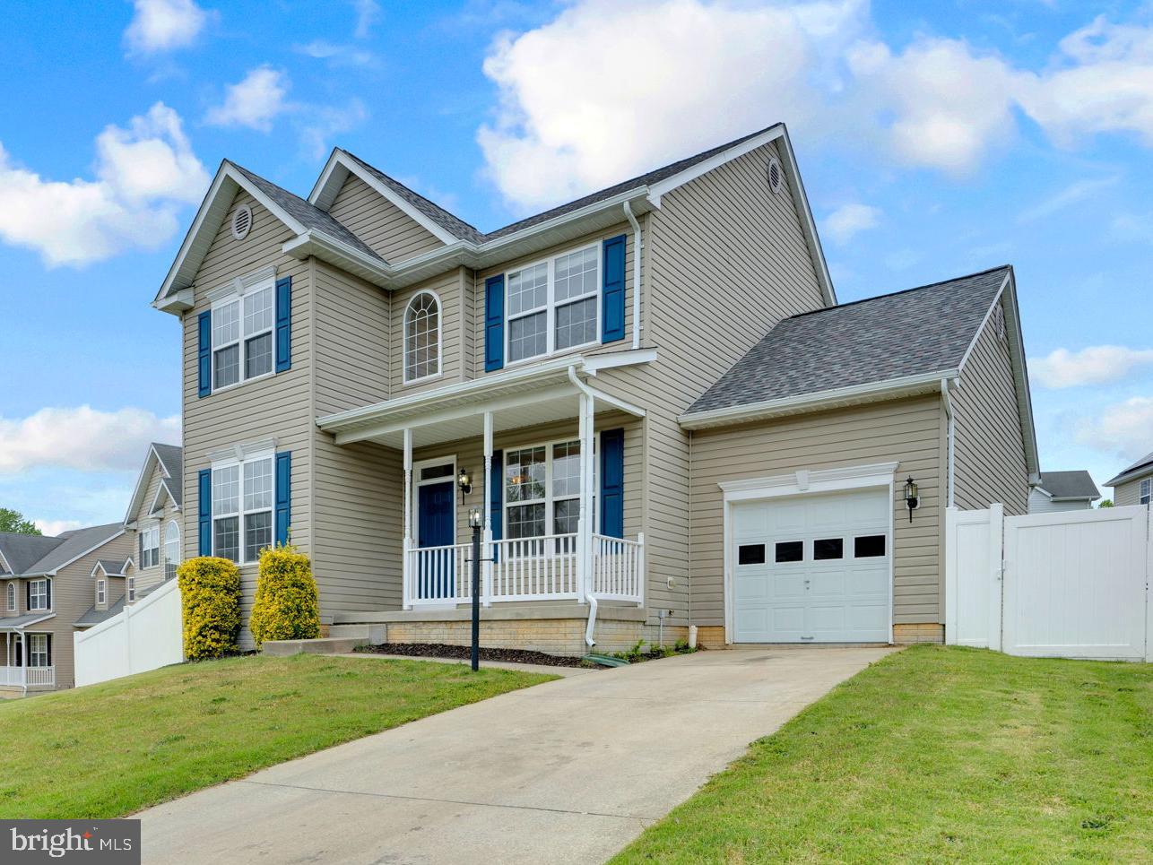 WESTBURY - Residential Lease