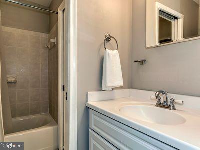 WASHINGTON COURTS - Residential Lease