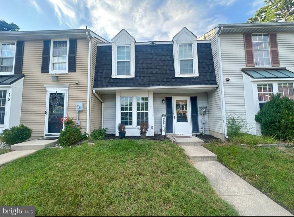 Photo of 17 Dorchester Circle, MARLTON, NJ 08053 (MLS # NJBL2097968)