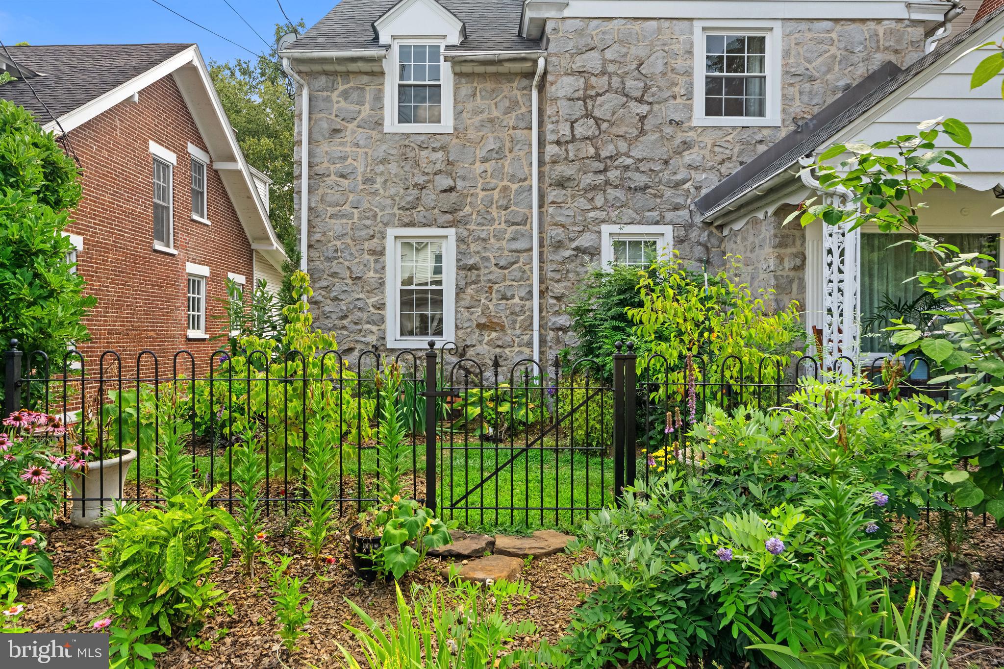 28 W 2ND STREET
