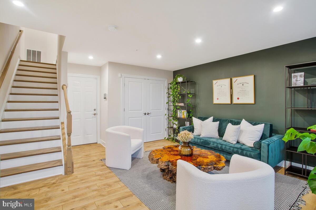 CAPITAL COURT - Residential Lease