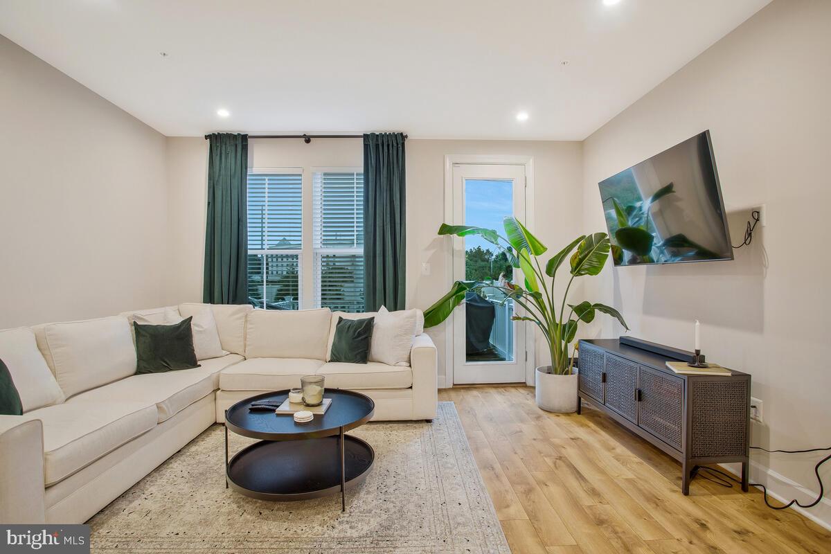 CAPITAL COURT - Residential Lease