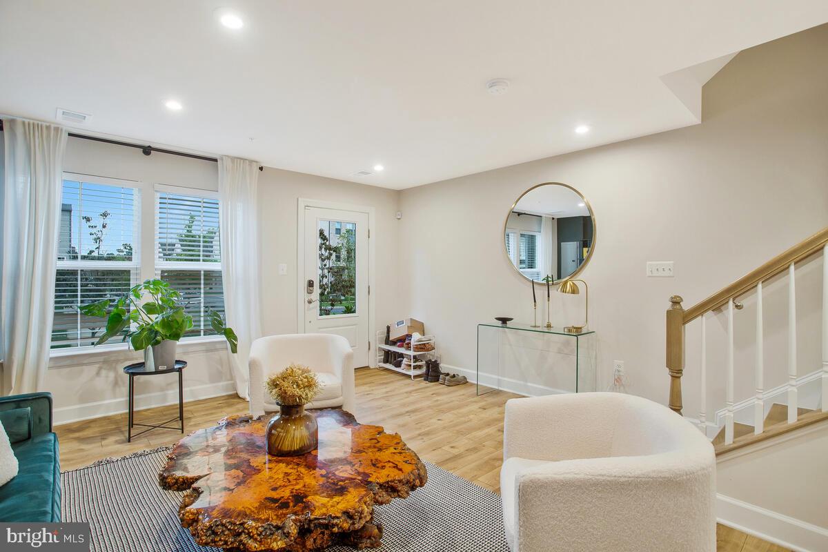 CAPITAL COURT - Residential Lease