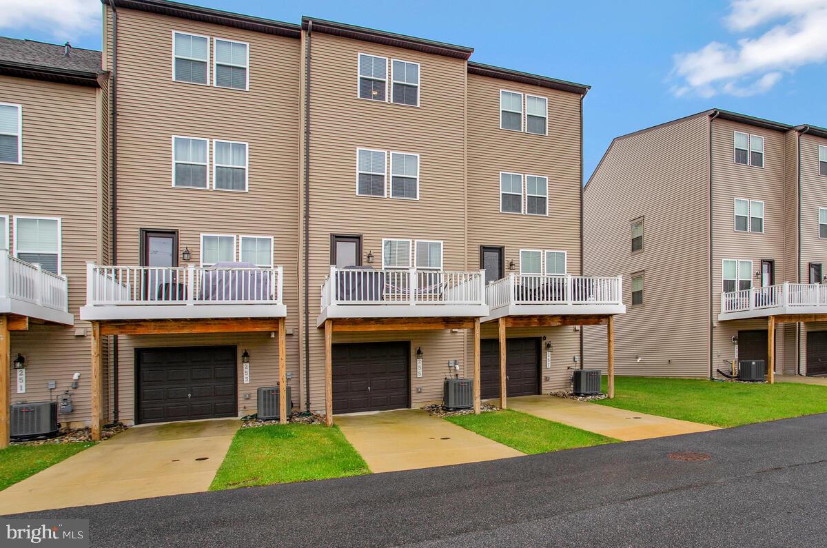 CAPITAL COURT - Residential Lease