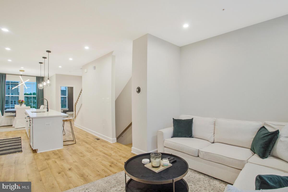 CAPITAL COURT - Residential Lease