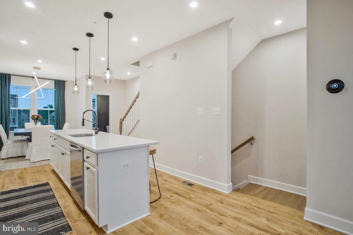 CAPITAL COURT - Residential Lease