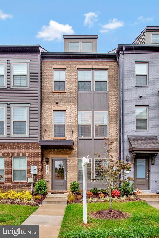 CAPITAL COURT - Residential Lease