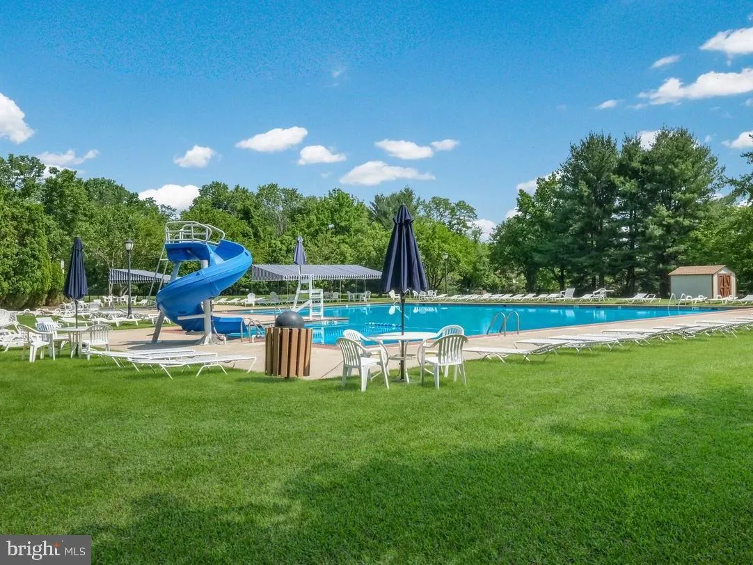 Holland, Pennsylvania 18966, United States, 2 Bedrooms Bedrooms, ,2 BathroomsBathrooms,Residential,Pending,212334