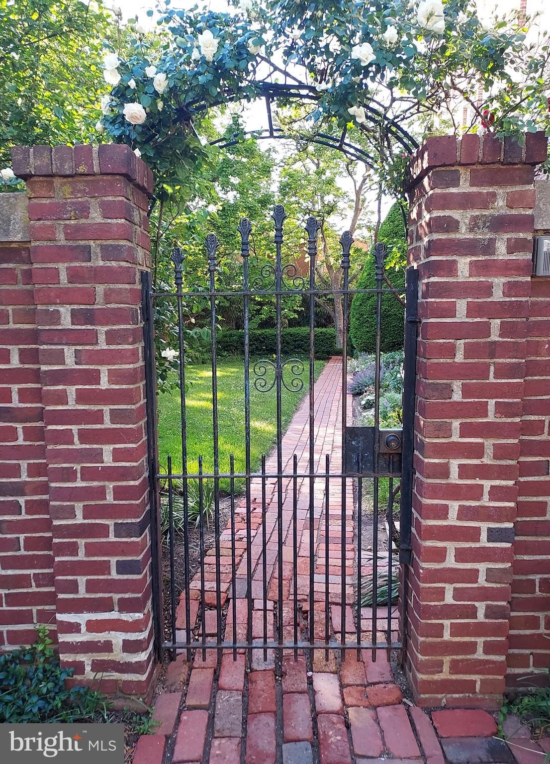 1661 CRESCENT PLACE NW 102