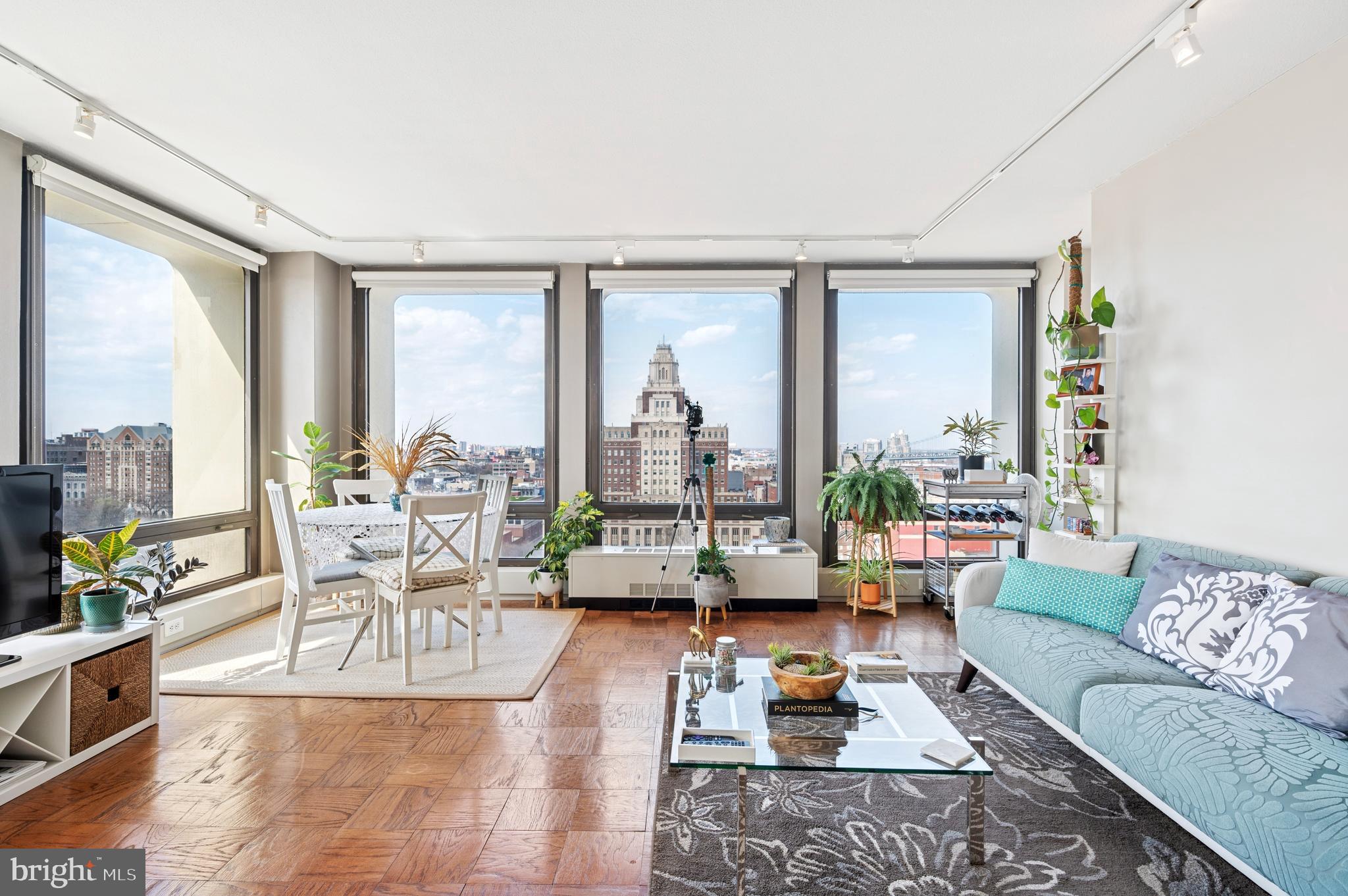 SOCIETY HILL - Residential