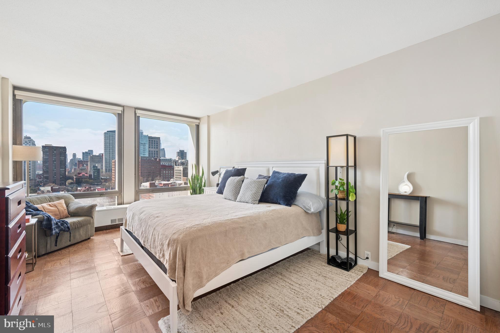 SOCIETY HILL - Residential