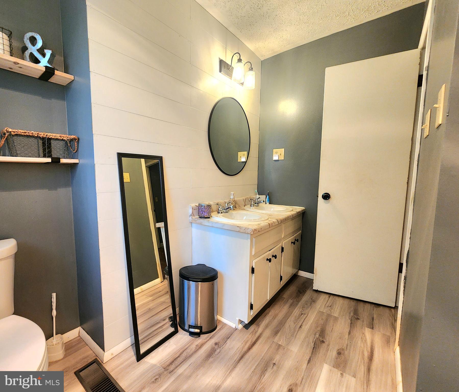 VALLEY VIEW - Residential