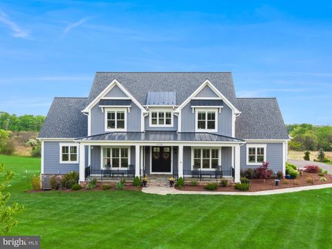 Photo of 15730 Hunton Lane, HAYMARKET, VA 20169 (MLS # VAPW2118534)