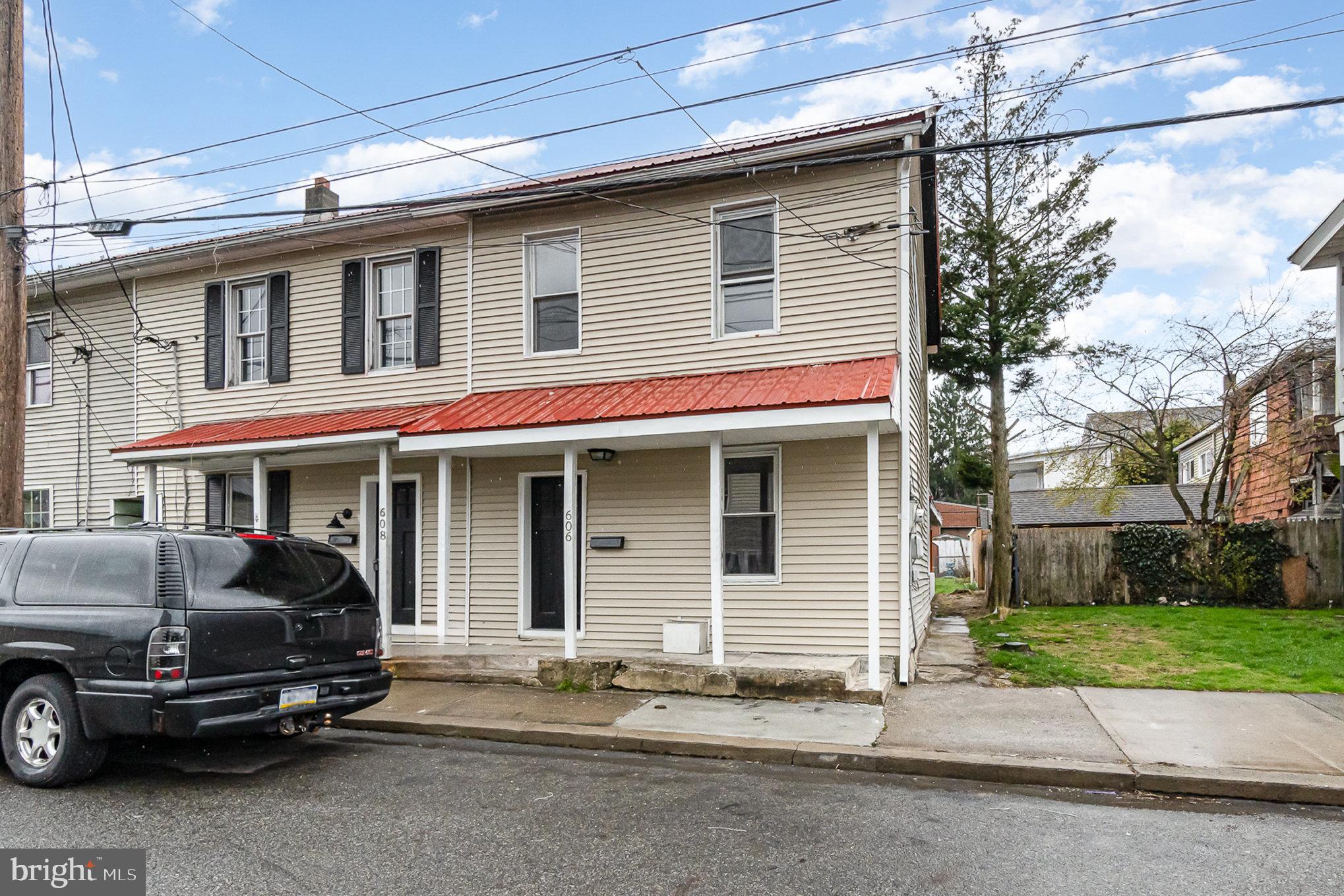 Welcome home to this newly renovated home in the Upper Dauphin School District. Spacious 2 bedroom and 1 bath, beautiful kitchen with brand new appliances.
Don't miss opportunity to make this home yours!
Adorable and affordable