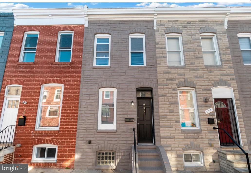 Newly Remodeled 2-Bedroom Home Near Johns Hopkins Hospital!
This beautifully remodeled two-bedroom, one-bath home is just a few blocks from Johns Hopkins Hospital, offering convenience and modern living.
Step inside to a spacious living room that flows into the kitchen—perfect for entertaining. The kitchen boasts brand-new stainless steel appliances, including a stove, refrigerator, dishwasher, and microwave. This home also has a brand new washer and dryer.
Upstairs, you’ll find two generously sized bedrooms with ample closet space and a stylish full bath. The fenced-in backyard, fully paved with concrete, provides a low-maintenance outdoor space ideal for gatherings.
Additional features include on-street parking at the front of the home and move-in readiness! Section 8 vouchers are accepted.
Rental Requirements:
✔ 600 minimum credit score
✔ Monthly income of at least three times the rent
Don’t miss out on this opportunity—contact the listing agent today to schedule your showing!