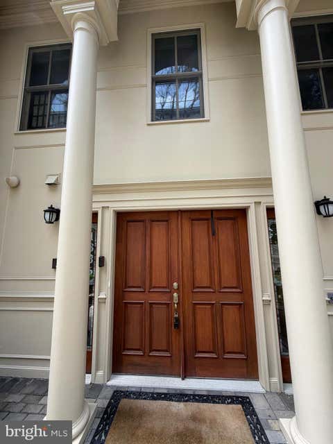 Photo of 1335 N 14th Street N, ARLINGTON, VA 22209 (MLS # VAAR2075786)