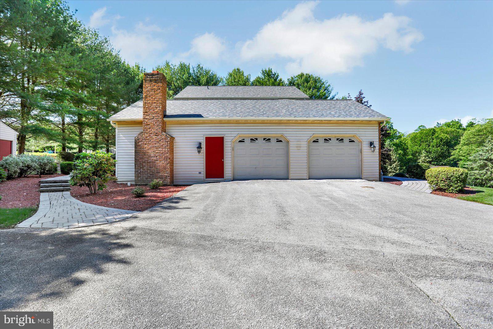 63 LINDSAY LANE