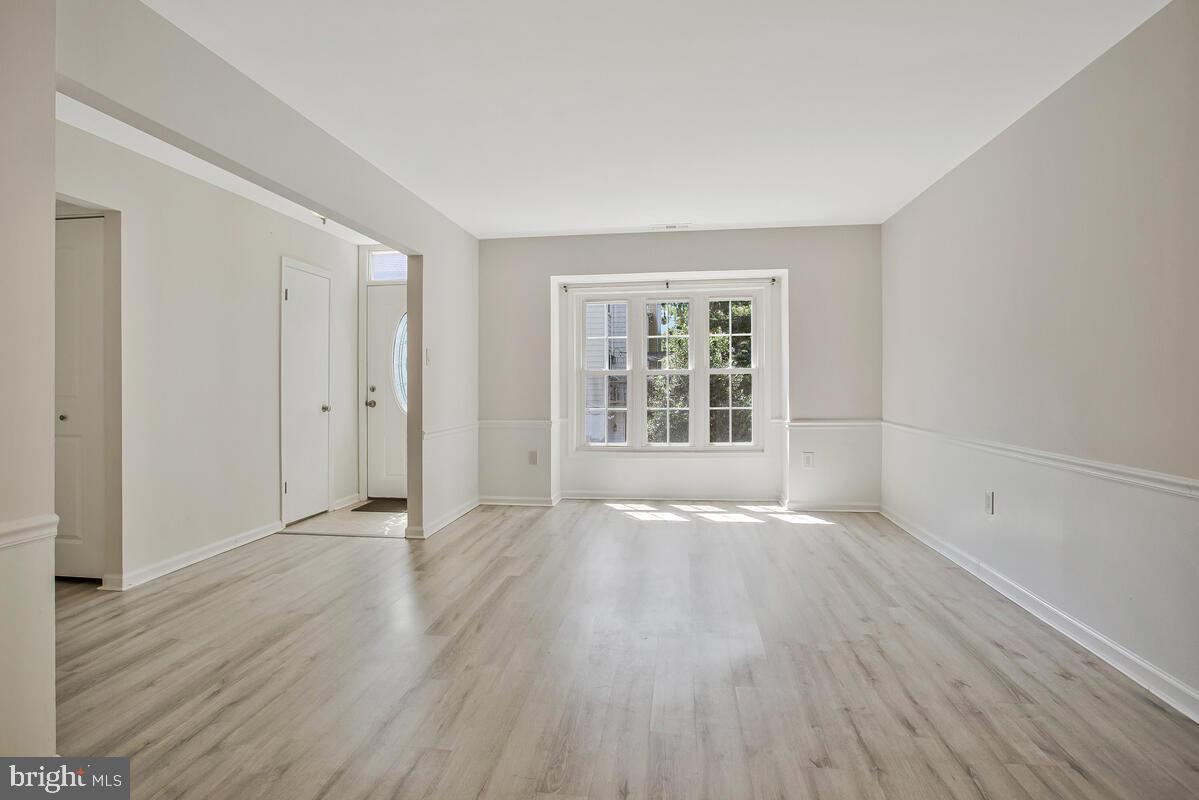 CROFTON MEWS CONDO - Residential Lease